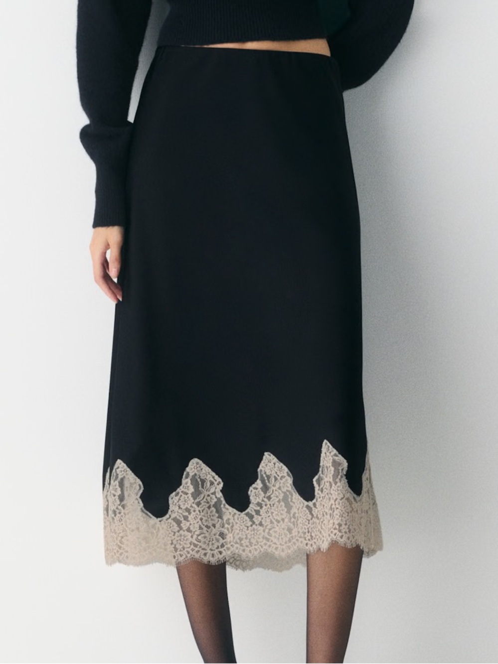 Aritzia Henrietta Satin Skirt w Black Lace Hem M - Picture 2 of 8